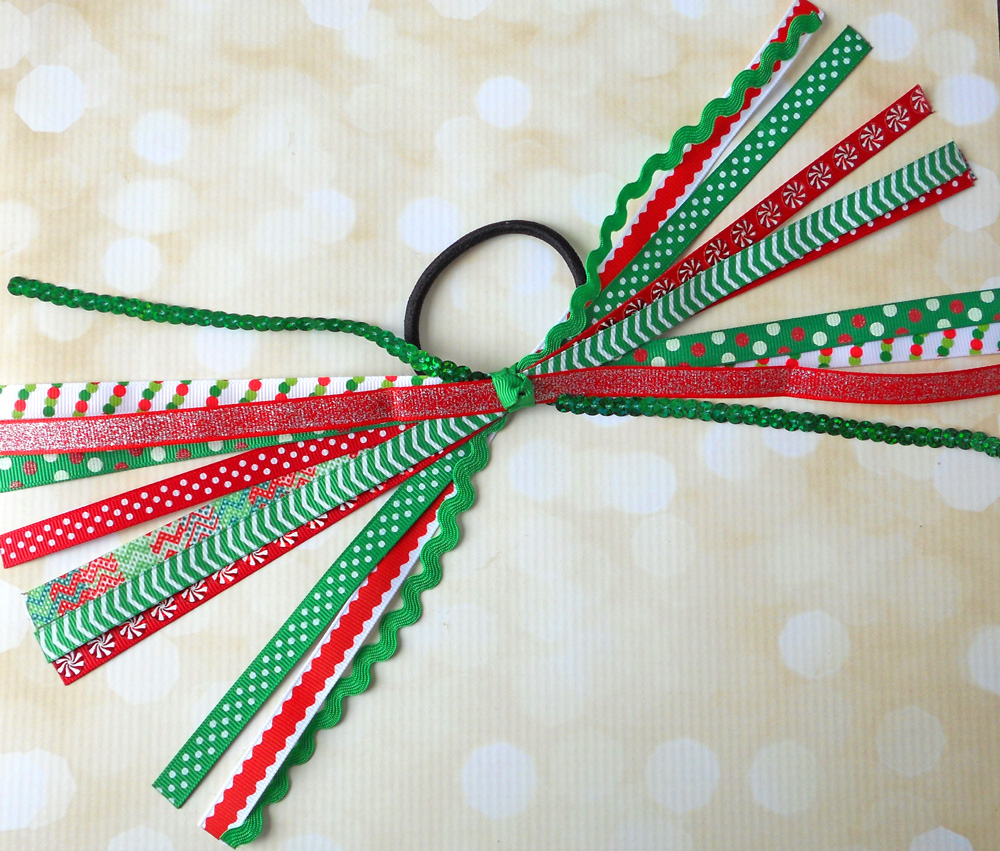 christmas-ponytail-ribbon-streamers